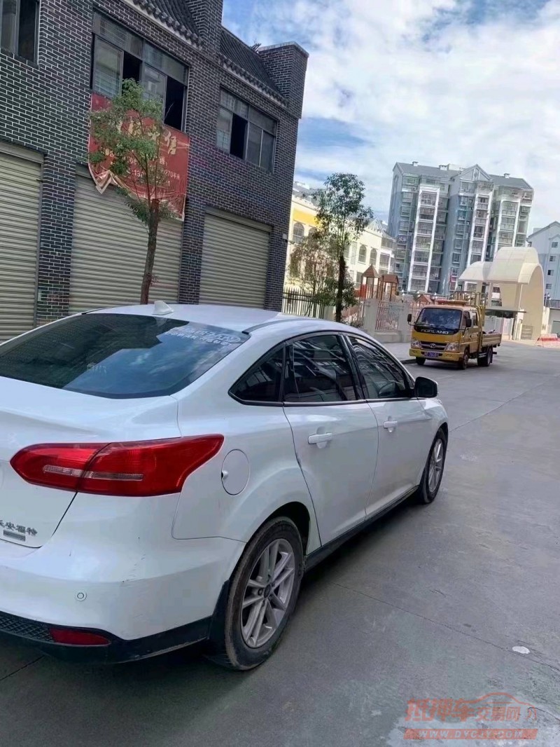 宜昌17年福特福克斯5