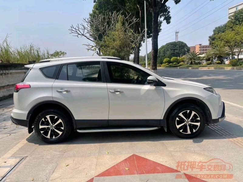 东莞16年丰田RAV48