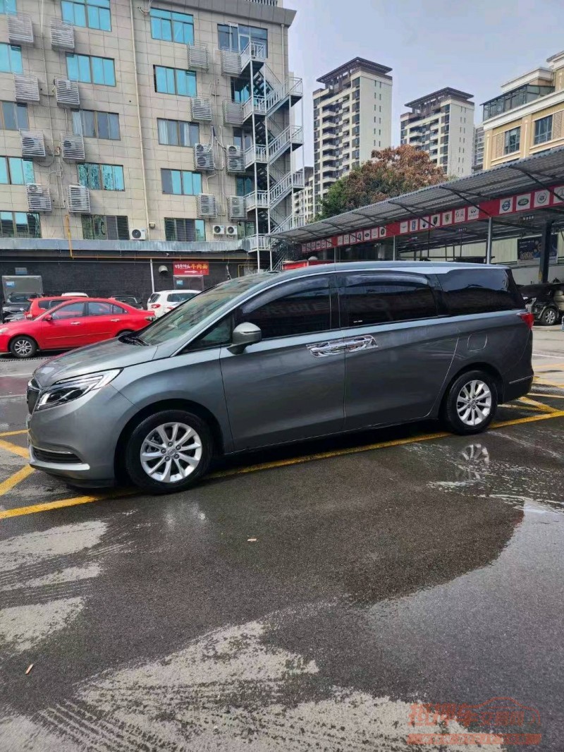 宜昌17年别克GL82