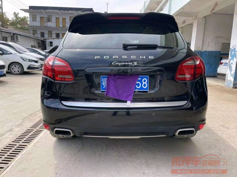 北京11年保时捷卡宴3