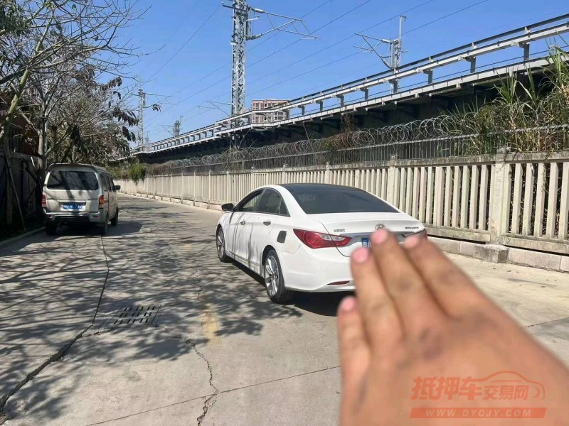 汕头11年现代索纳塔八2