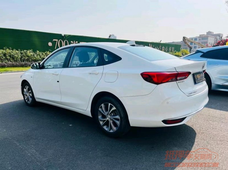 东莞21年别克威朗3