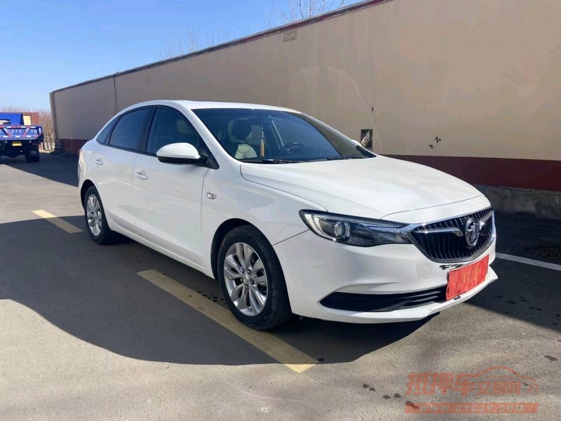 青岛18年别克英朗3