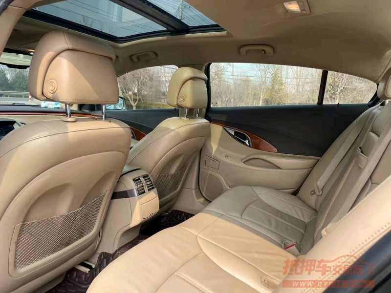 东营12年别克君越8