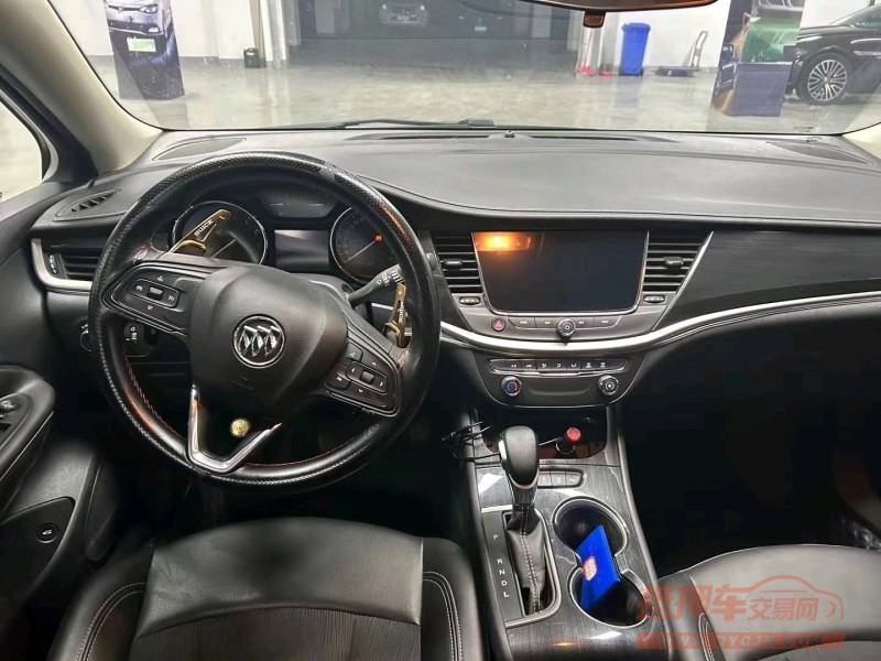 曲靖21年別克威朗8