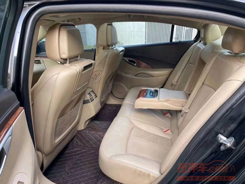 东营10年别克君越2