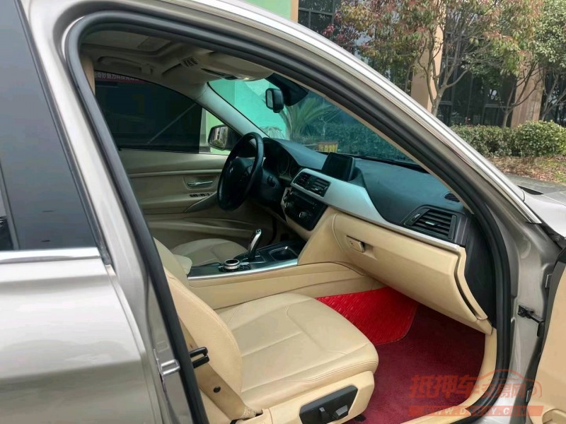 北京16年宝马3系8