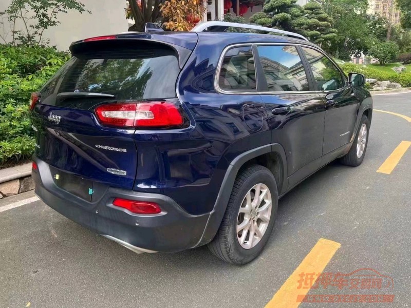 珠海16年Jeep自由光9