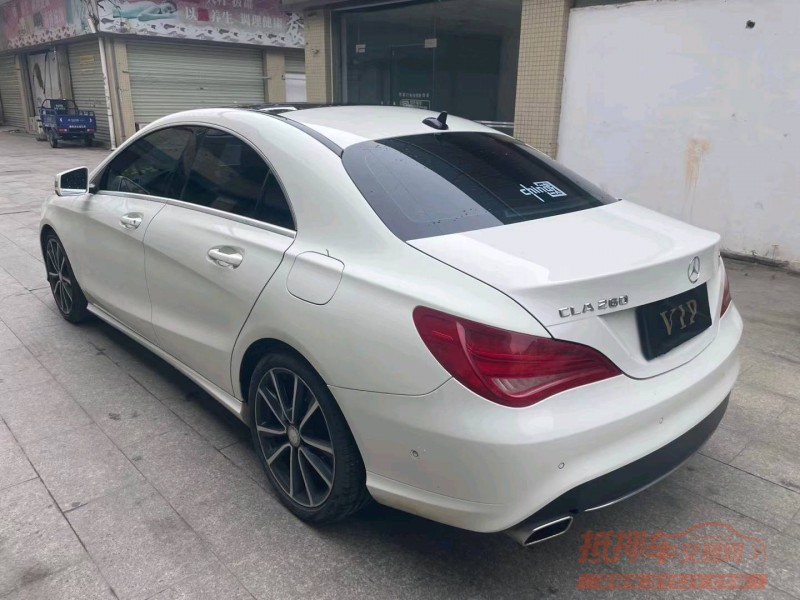 中山16年奔驰CLA8