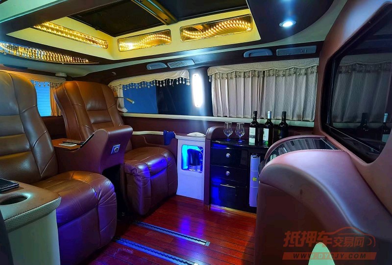 聊城12年奔驰威霆4