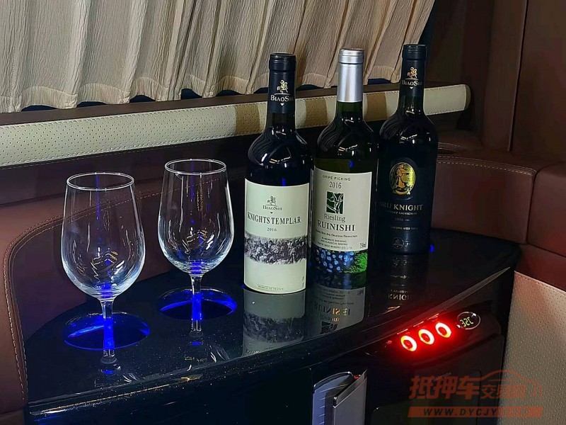 聊城12年奔驰威霆5