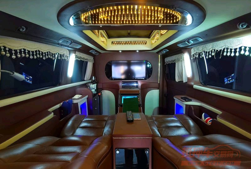 聊城12年奔驰威霆6