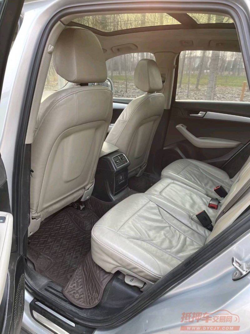 济宁11年奥迪Q56