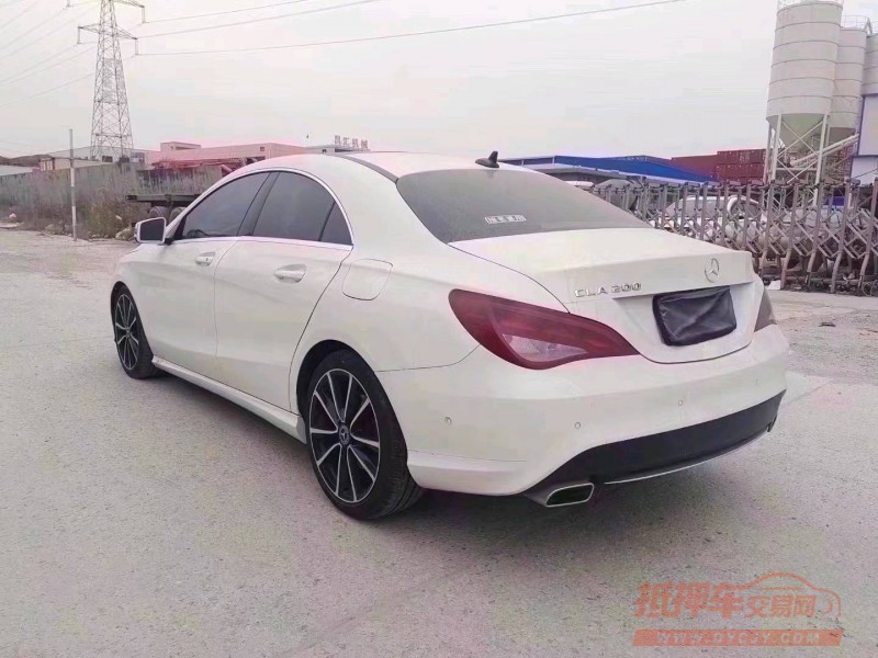 青岛16年奔驰CLA3
