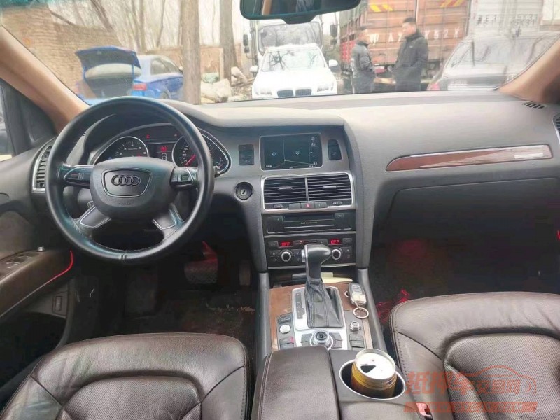 北京13年奥迪Q77