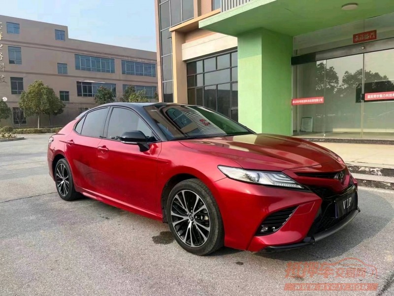 北京18年丰田凯美瑞8