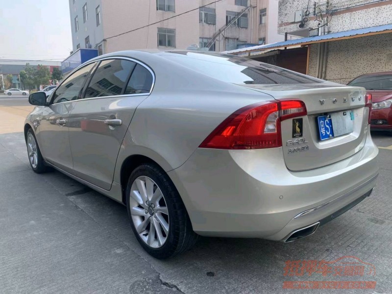 中山16年沃尔沃S60L5