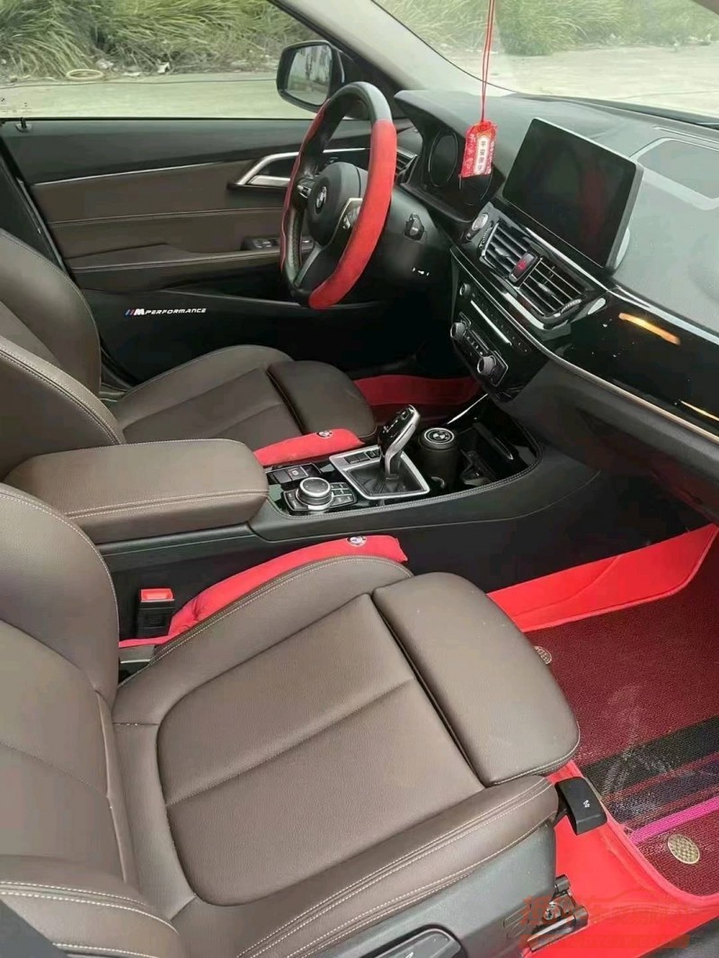 北京22年宝马1系7