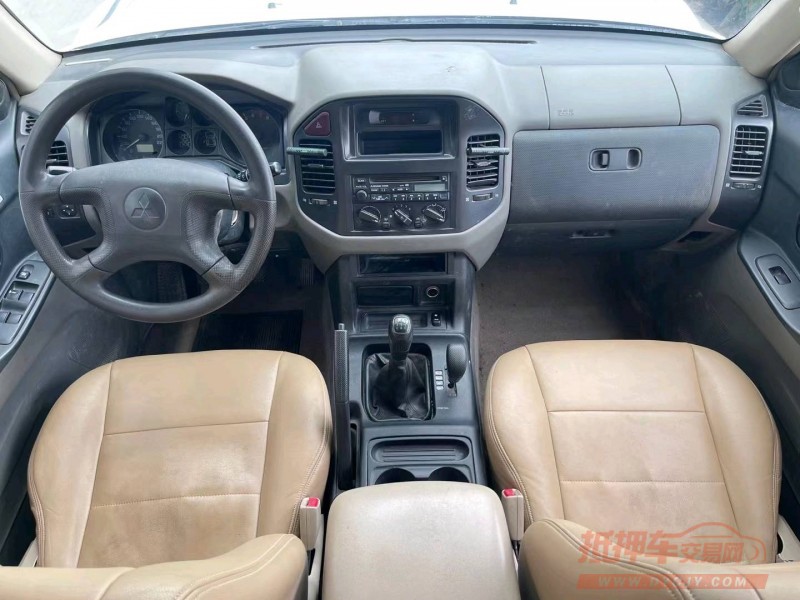 济宁09年三菱帕杰罗5