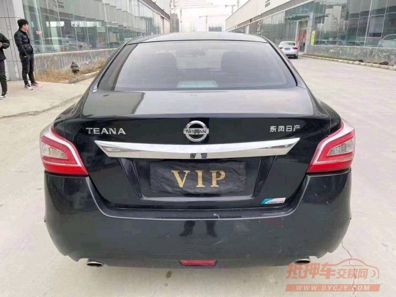 济宁13年日产天籁1