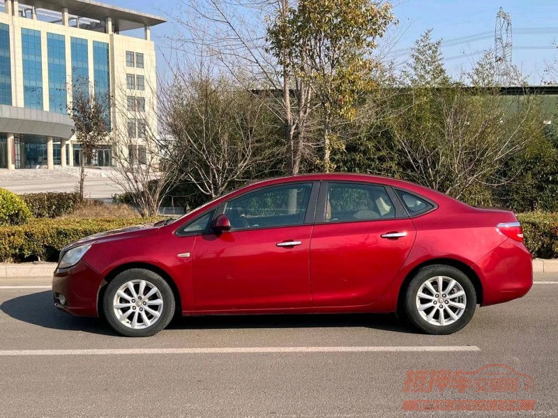 青岛13年别克英朗3