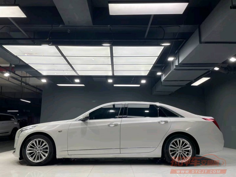 成都16年凯迪拉克CT68