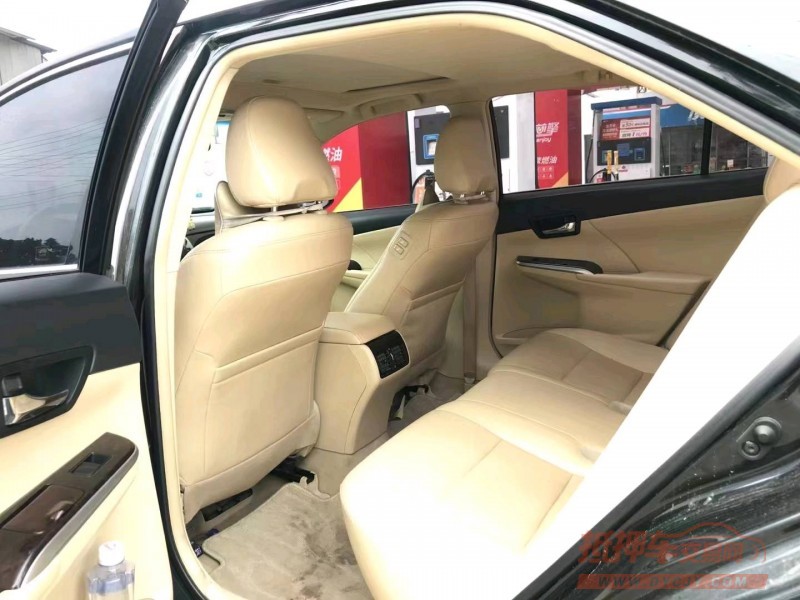 济南17年丰田凯美瑞8