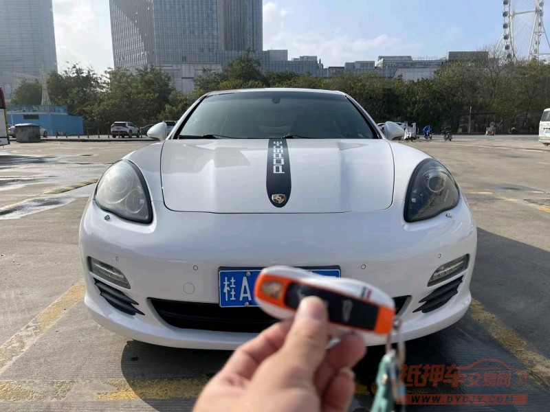 广州12年保时捷帕拉梅拉8