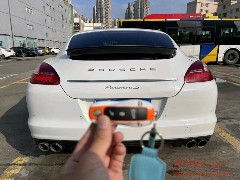 广州12年保时捷帕拉梅拉9