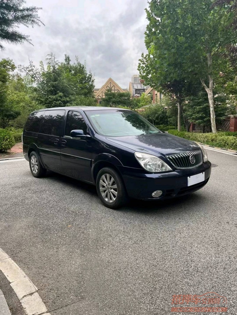 青岛17年别克GL82