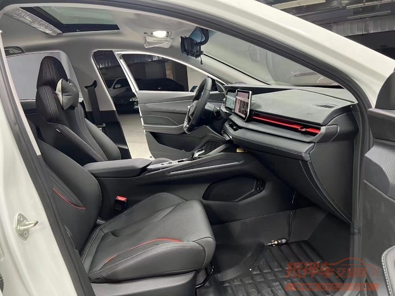 成都22年吉利缤瑞2