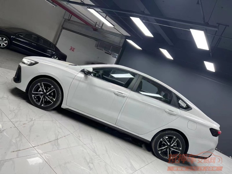 成都22年吉利缤瑞4