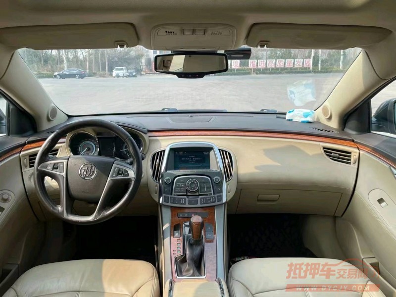 东营12年别克君越5