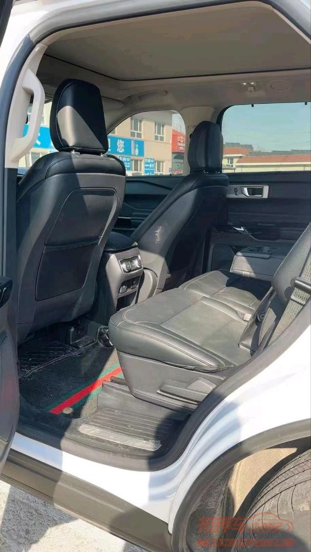 北京21年福特探险者4