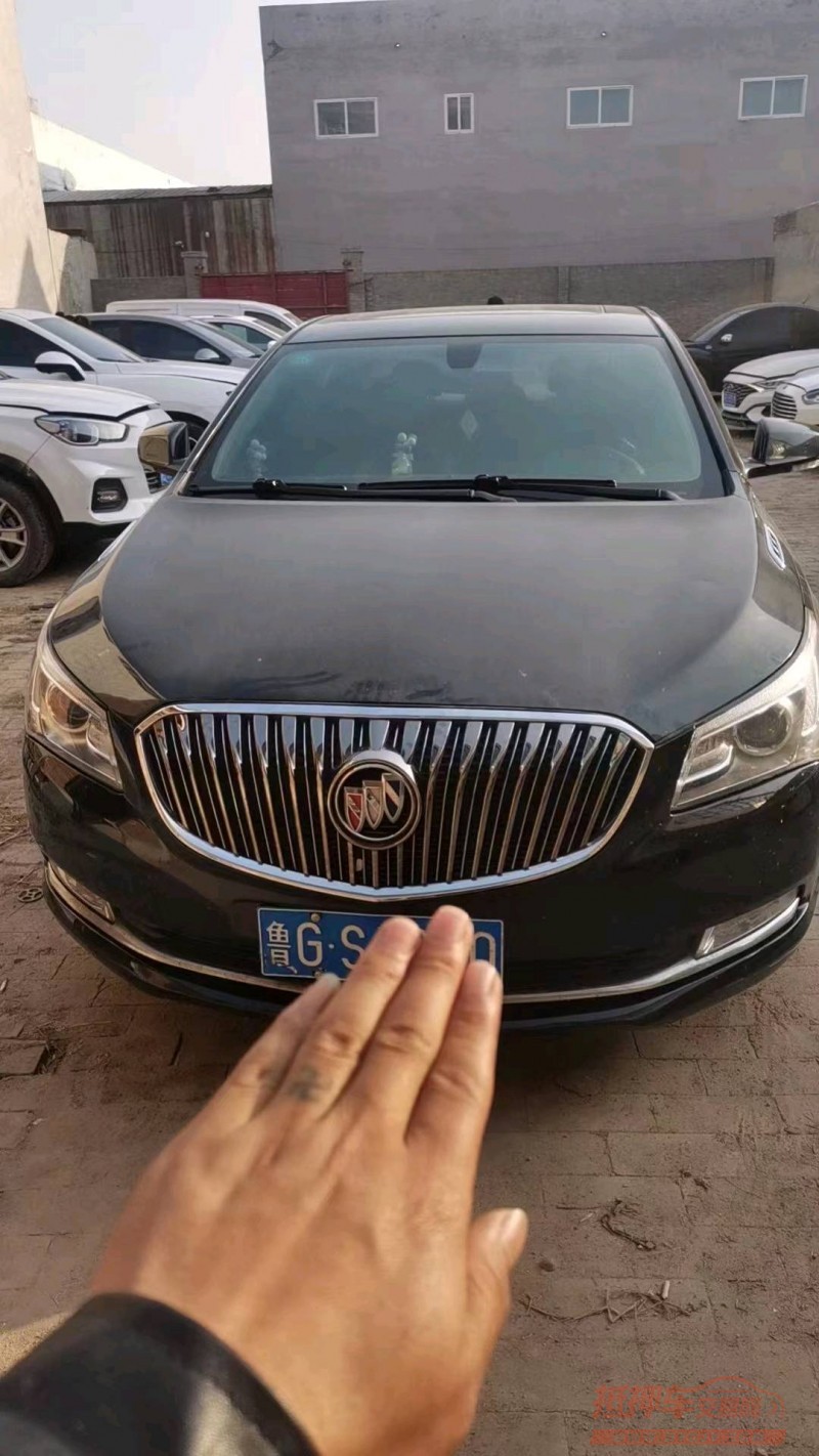 邢台15年别克君越5