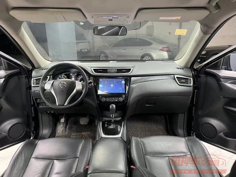 成都17年日产奇骏3