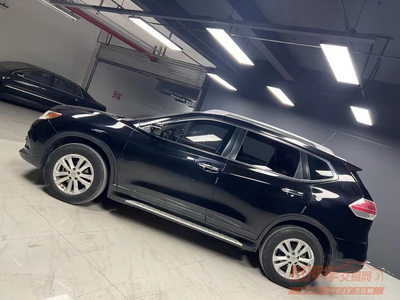 成都17年日产奇骏5