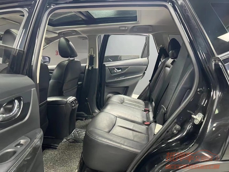 成都17年日产奇骏8