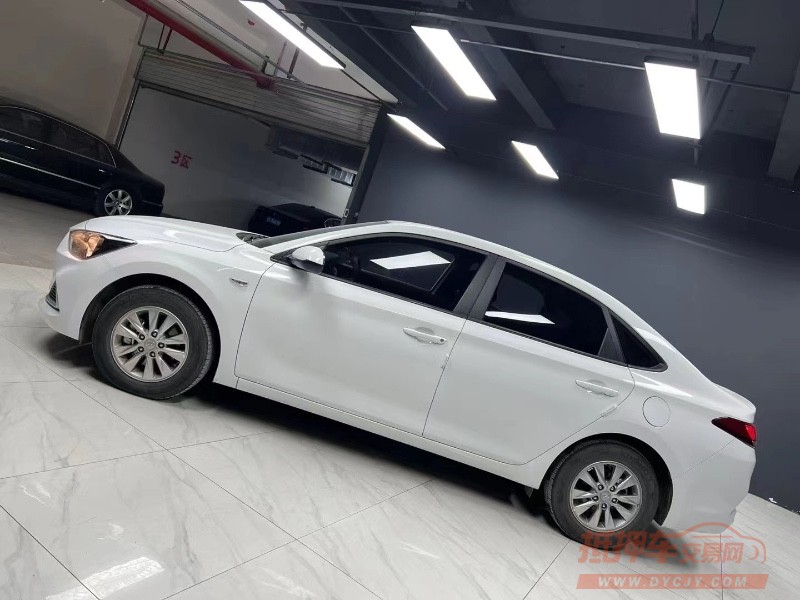 成都21年现代悦动5