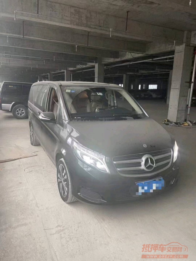 邢台17年奔驰V2