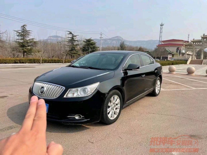 青岛12年别克君威2