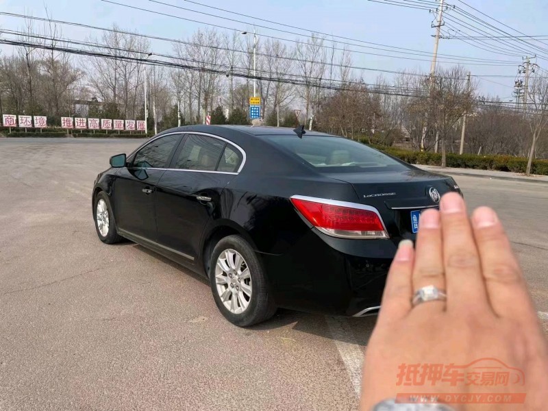 青岛12年别克君威4