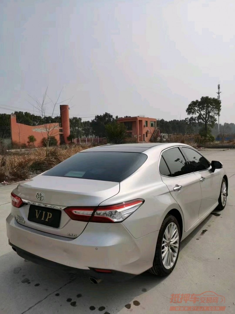 北京19年丰田凯美瑞8