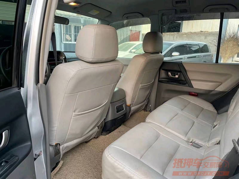 济宁08年三菱帕杰罗5