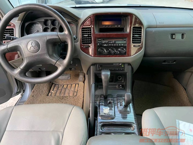 济宁08年三菱帕杰罗6