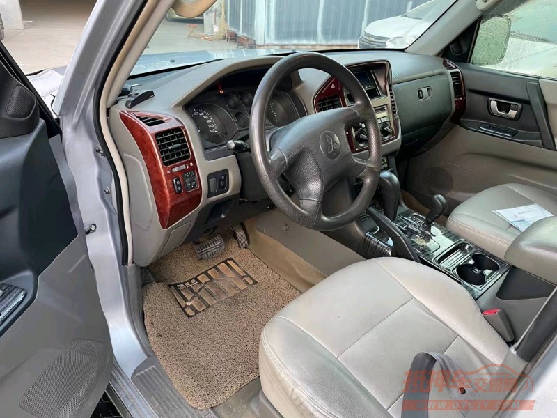 济宁08年三菱帕杰罗4