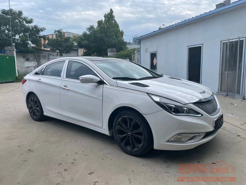济宁14年现代索纳塔八2