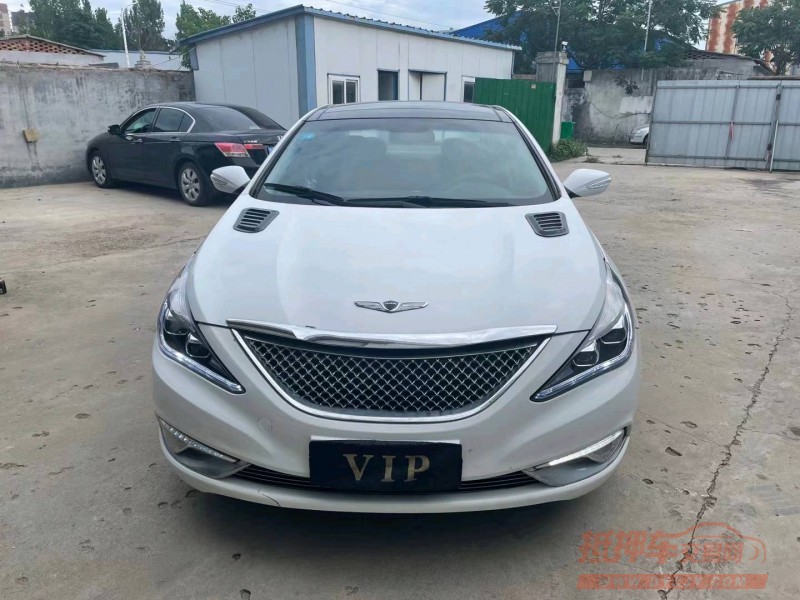 济宁14年现代索纳塔八1