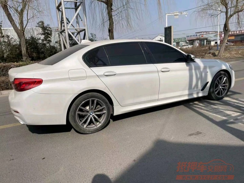 济宁18年宝马5系9