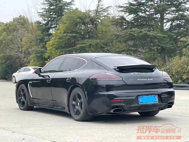 北京12年保时捷帕拉梅拉8